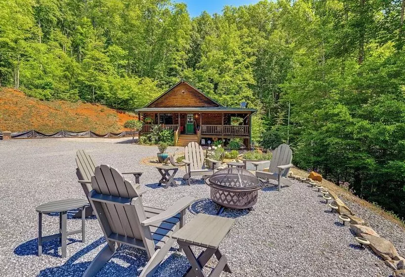 Idyllic Sylva Cabin W/ Great Smoky Mountains View!
