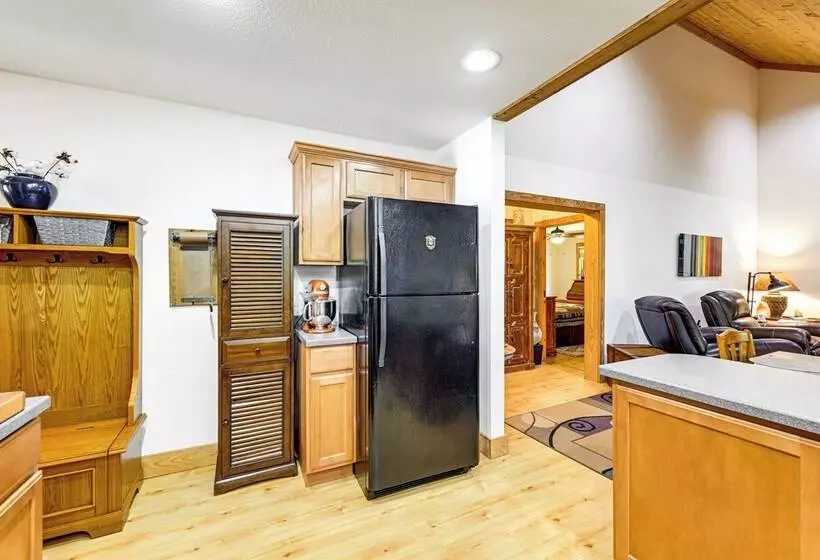 Idyllic Sylva Cabin W/ Great Smoky Mountains View!