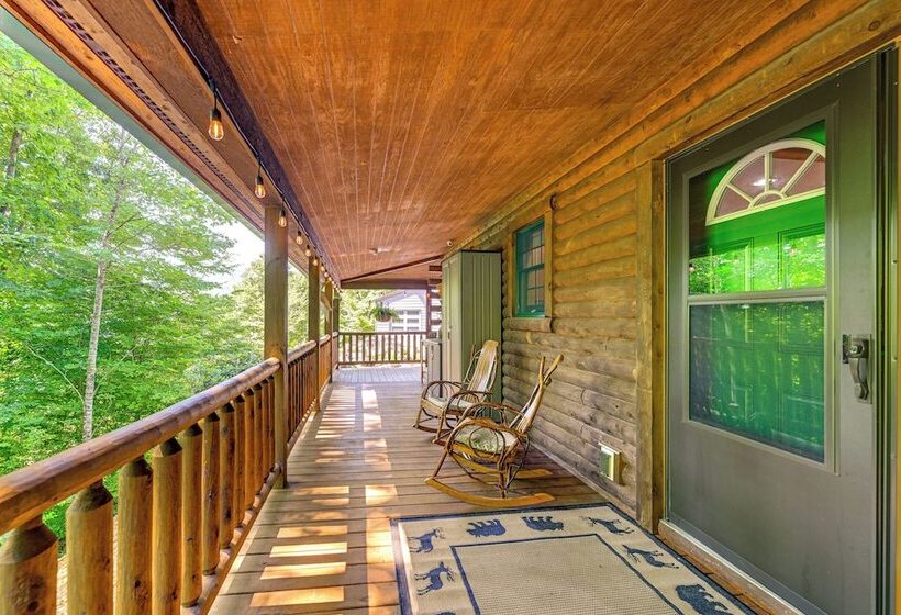 Idyllic Sylva Cabin W/ Great Smoky Mountains View!