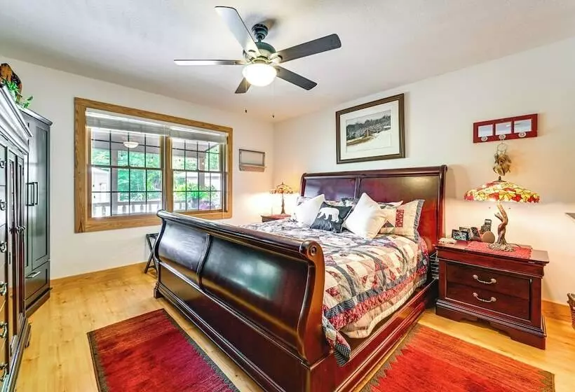 Idyllic Sylva Cabin W/ Great Smoky Mountains View!