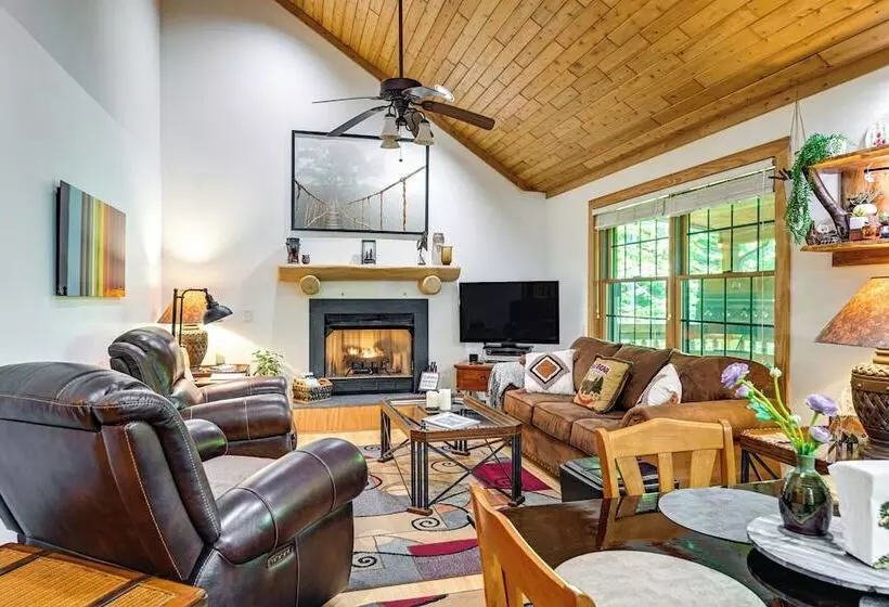 Idyllic Sylva Cabin W/ Great Smoky Mountains View!