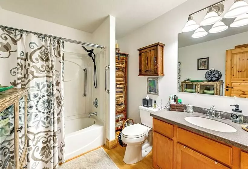 Idyllic Sylva Cabin W/ Great Smoky Mountains View!