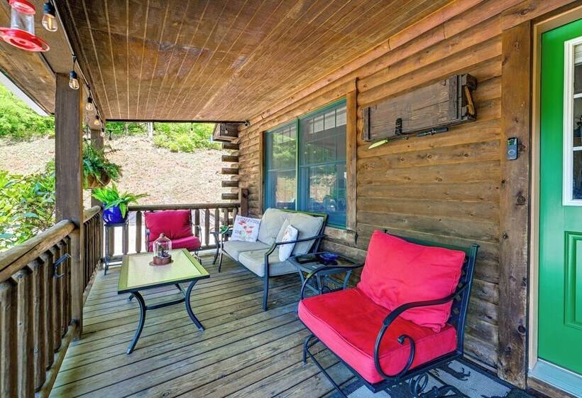 Idyllic Sylva Cabin W/ Great Smoky Mountains View!
