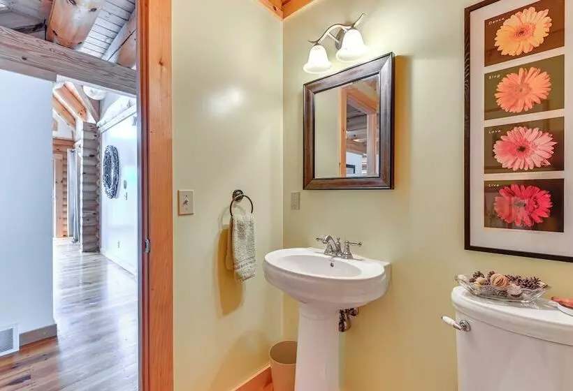 Lakefront Corinth Log Home: Private Dock, Fire Pit