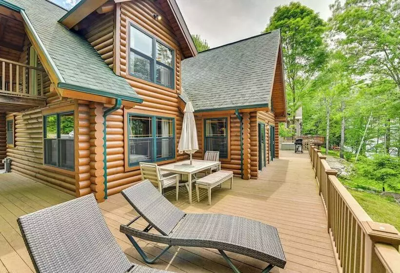 Lakefront Corinth Log Home: Private Dock, Fire Pit