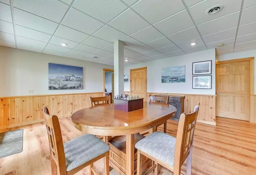 Lakefront Corinth Log Home: Private Dock, Fire Pit