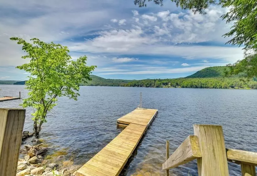 Lakefront Corinth Log Home: Private Dock, Fire Pit