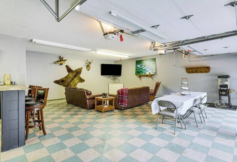 Lakefront Tower Home W/ Shared Dock!