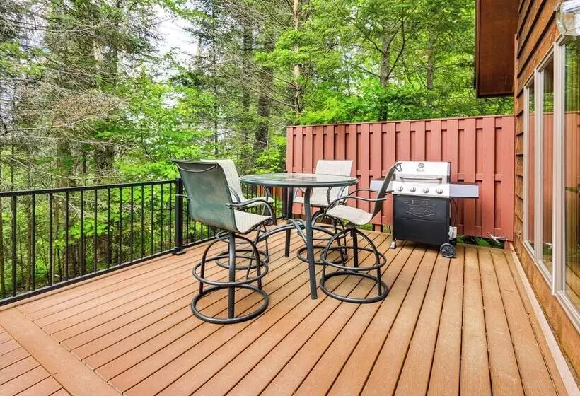 Lakefront Tower Home W/ Shared Dock!