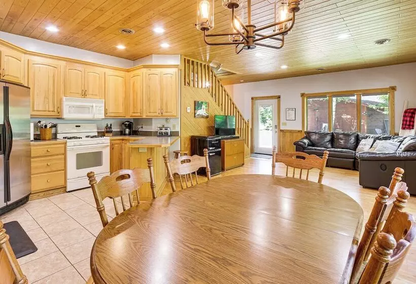 Lakefront Tower Home W/ Shared Dock!