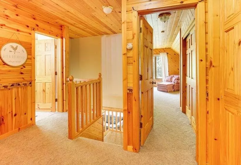 Lakefront Tower Home W/ Shared Dock!