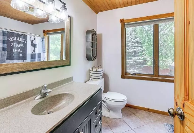 Lakefront Tower Home W/ Shared Dock!