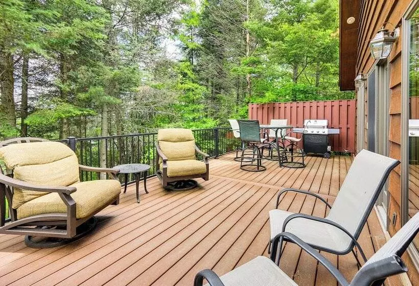 Lakefront Tower Home W/ Shared Dock!