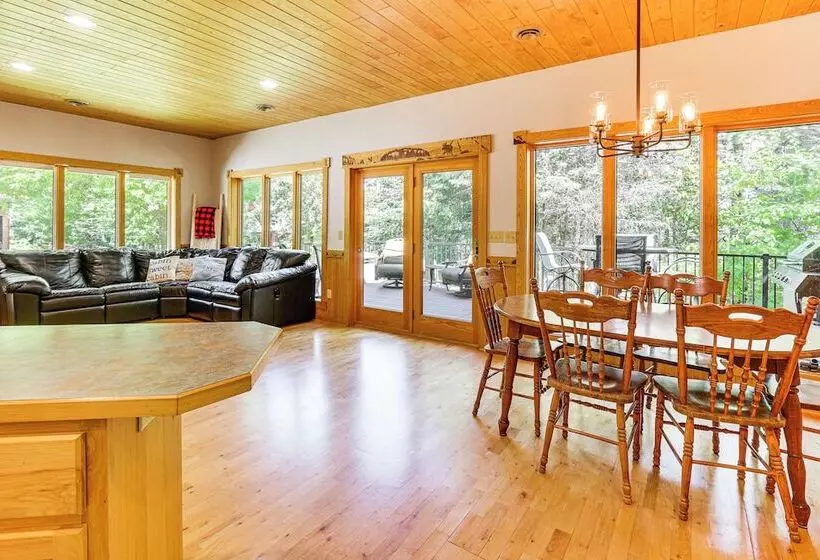 Lakefront Tower Home W/ Shared Dock!