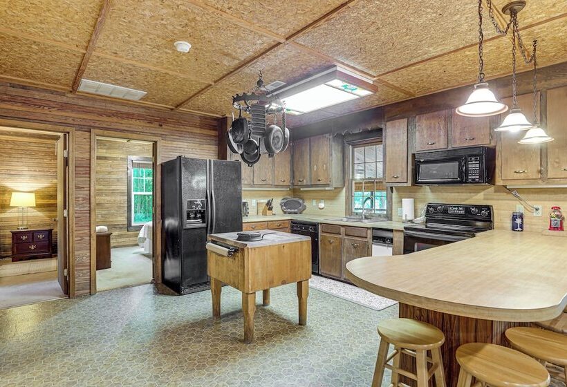 Pet Friendly Ehrhardt Home W/ Private Pond & Yard!