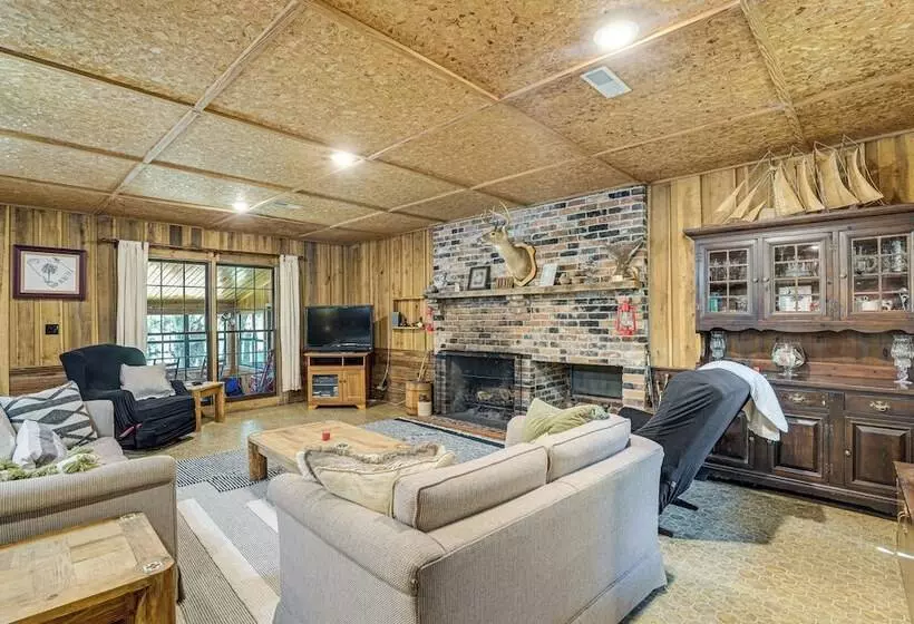 Pet Friendly Ehrhardt Home W/ Private Pond & Yard!