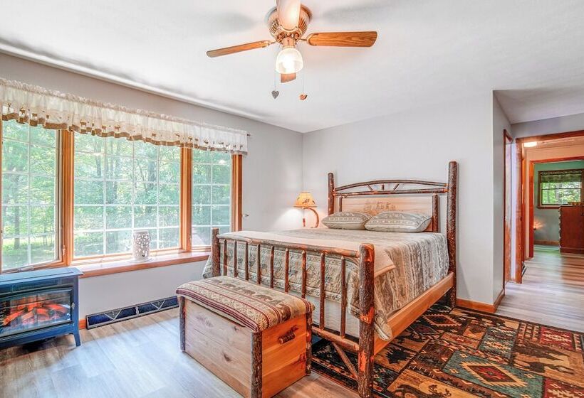 Pet Friendly Espyville Home W/ Yard & Fire Pit!