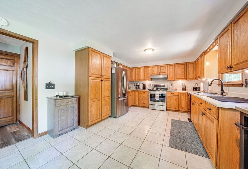 Pet Friendly Espyville Home W/ Yard & Fire Pit!