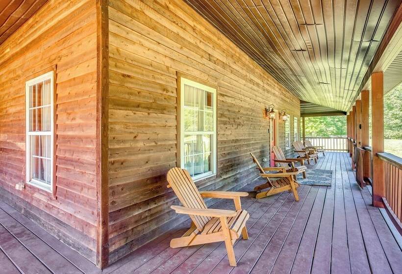 Quiet Family Cabin In Hamden: Hot Tub + Game Room!