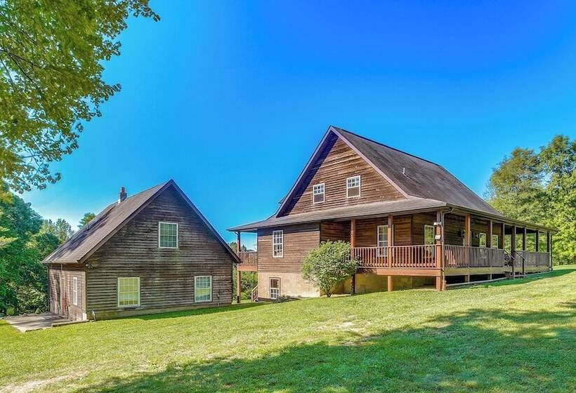 Quiet Family Cabin In Hamden: Hot Tub + Game Room!