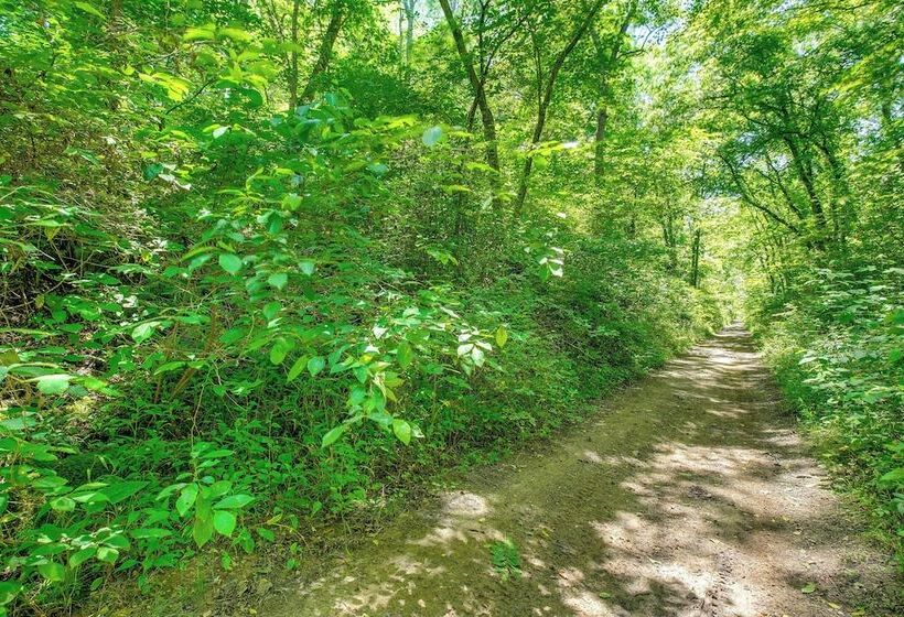 Quiet Family Cabin In Hamden: Hot Tub + Game Room!