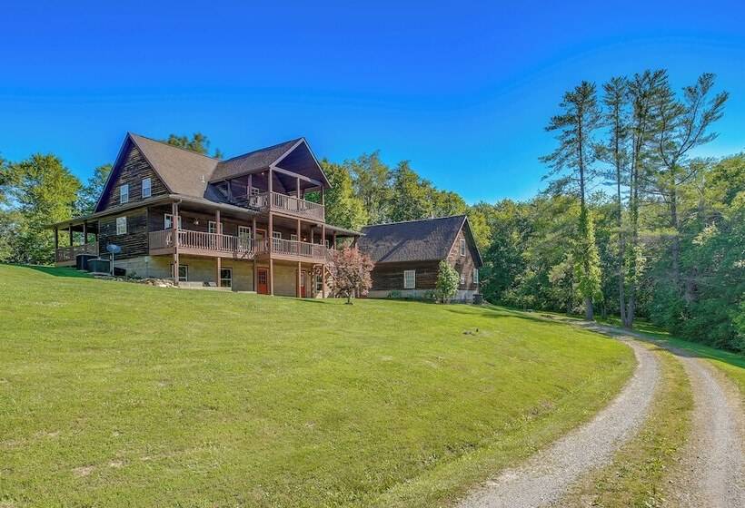 Quiet Family Cabin In Hamden: Hot Tub + Game Room!