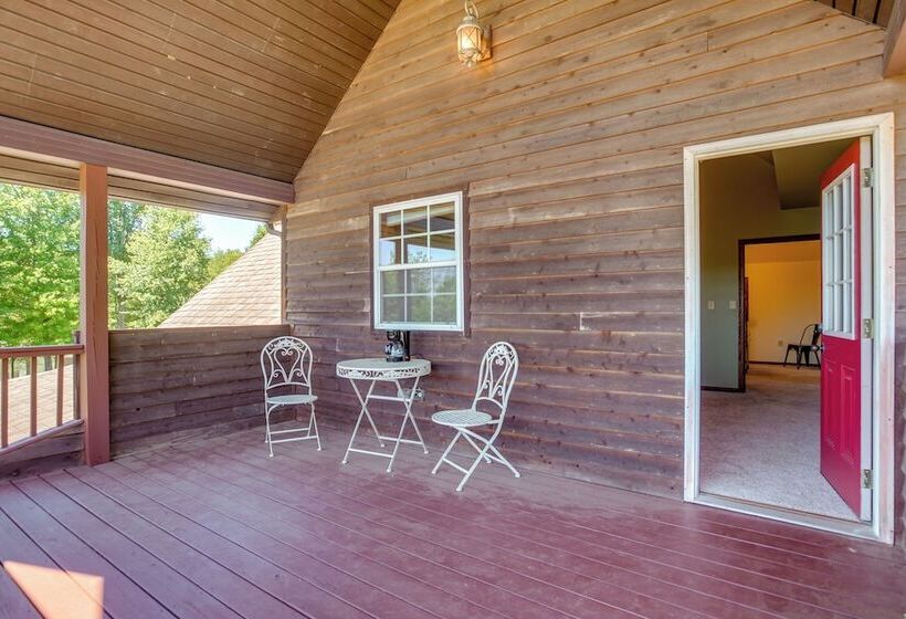 Quiet Family Cabin In Hamden: Hot Tub + Game Room!