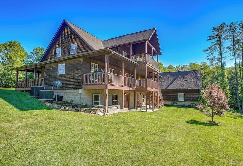 Quiet Family Cabin In Hamden: Hot Tub + Game Room!