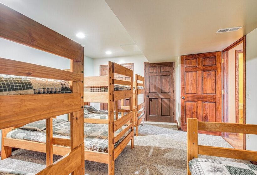 Quiet Family Cabin In Hamden: Hot Tub + Game Room!