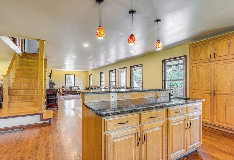 Quiet Family Cabin In Hamden: Hot Tub + Game Room!