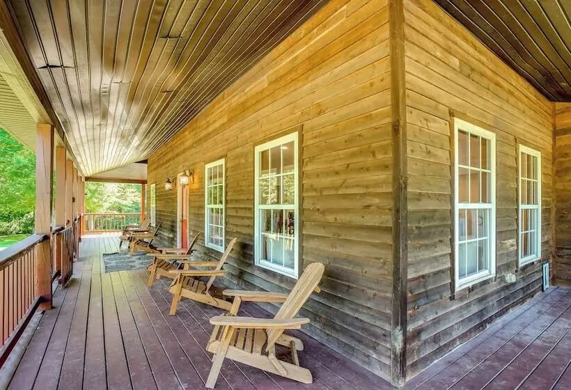 Quiet Family Cabin In Hamden: Hot Tub + Game Room!