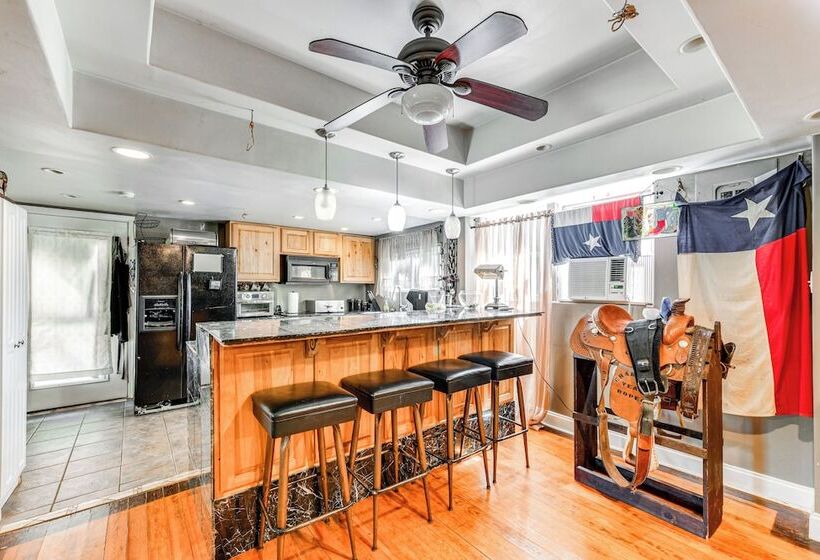 Statesville Cottage W/ Gas Grill Near Union Grove!