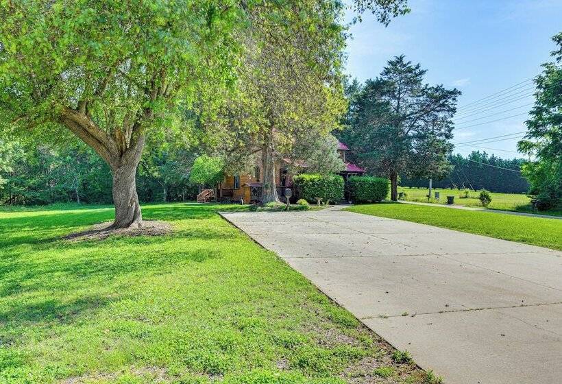 Statesville Cottage W/ Gas Grill Near Union Grove!