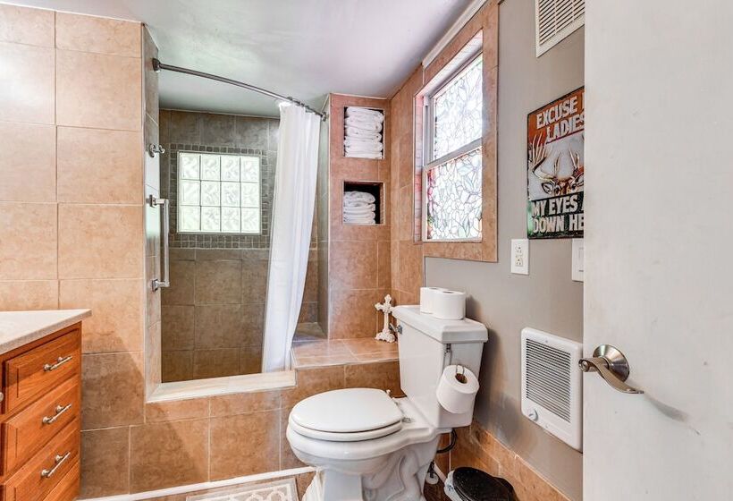 Statesville Cottage W/ Gas Grill Near Union Grove!