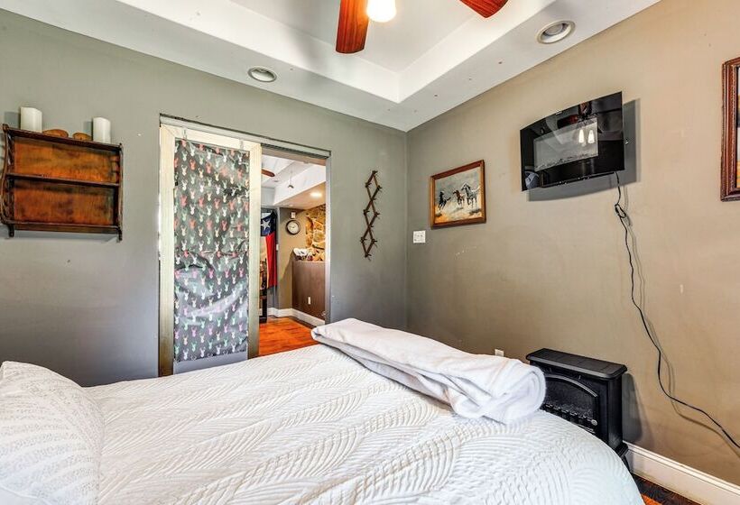 Statesville Cottage W/ Gas Grill Near Union Grove!