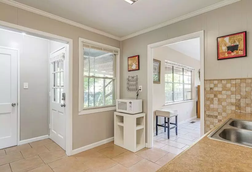 Sunny Warner Robins Home ~ 1 Mi To Robins Afb!