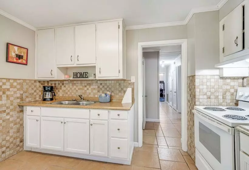 Sunny Warner Robins Home ~ 1 Mi To Robins Afb!