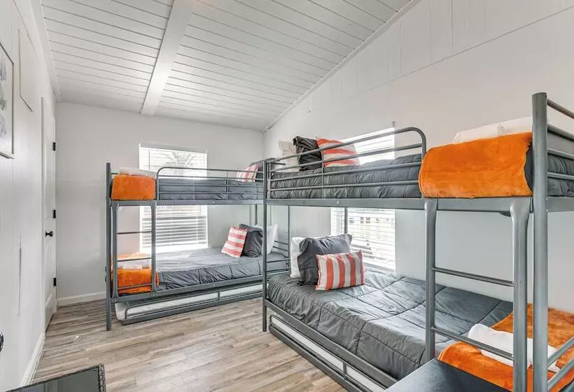 Walk To Beach & State Park: Texas Gulf Coast Home