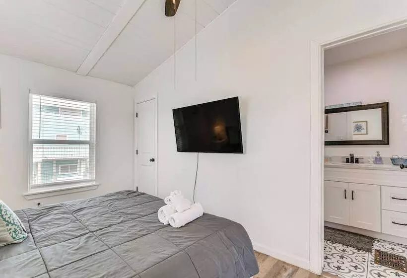 Walk To Beach & State Park: Texas Gulf Coast Home