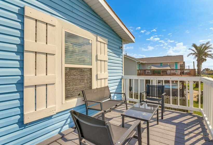 Walk To Beach & State Park: Texas Gulf Coast Home