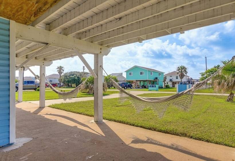 Walk To Beach & State Park: Texas Gulf Coast Home