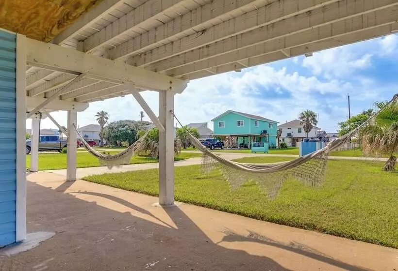 Walk To Beach & State Park: Texas Gulf Coast Home