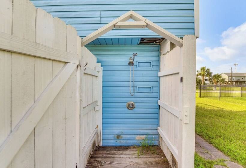 Walk To Beach & State Park: Texas Gulf Coast Home