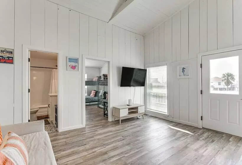 Walk To Beach & State Park: Texas Gulf Coast Home