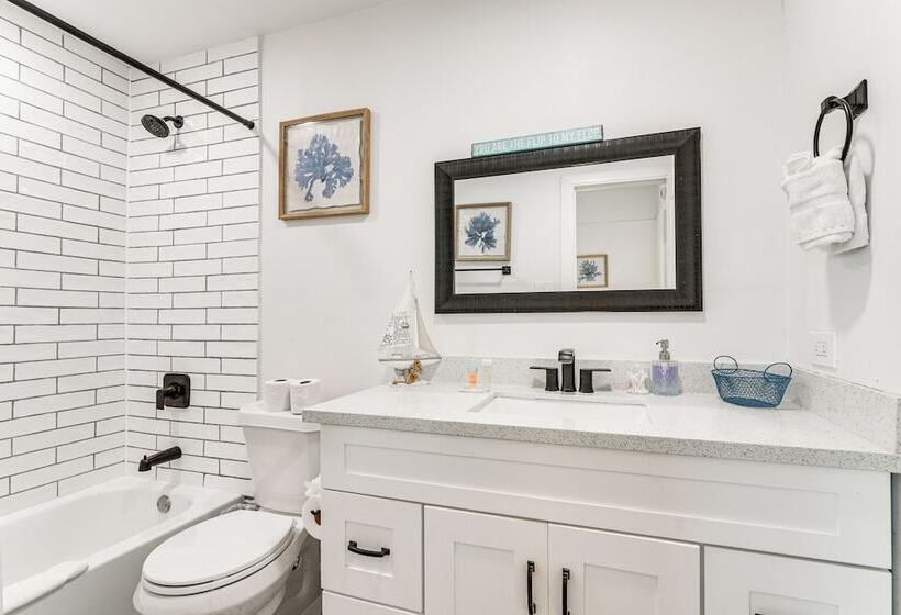 Walk To Beach & State Park: Texas Gulf Coast Home