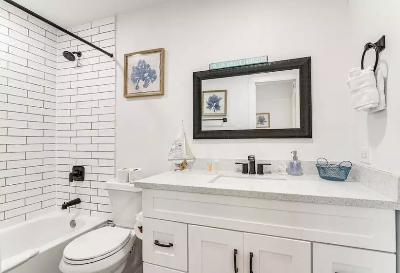 Walk To Beach & State Park: Texas Gulf Coast Home