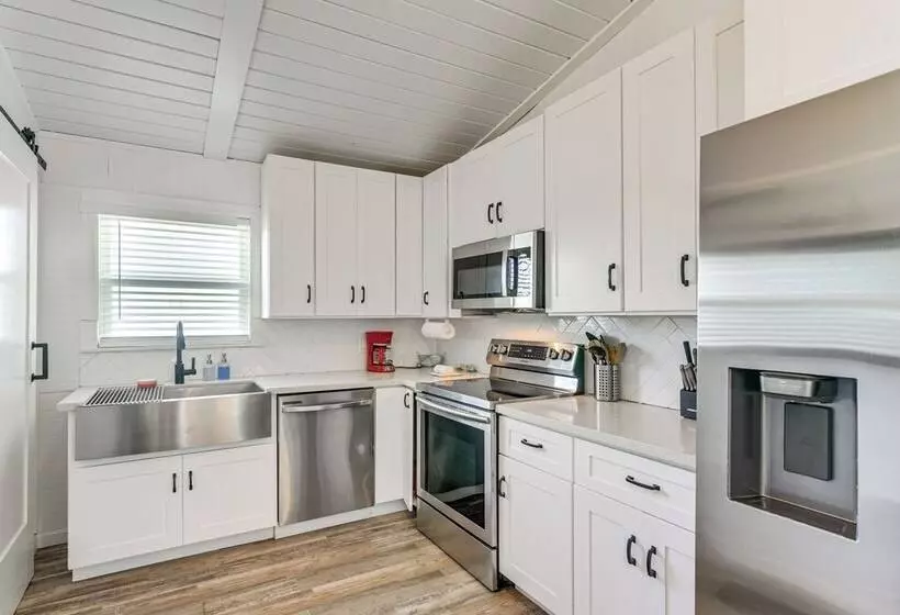 Walk To Beach & State Park: Texas Gulf Coast Home