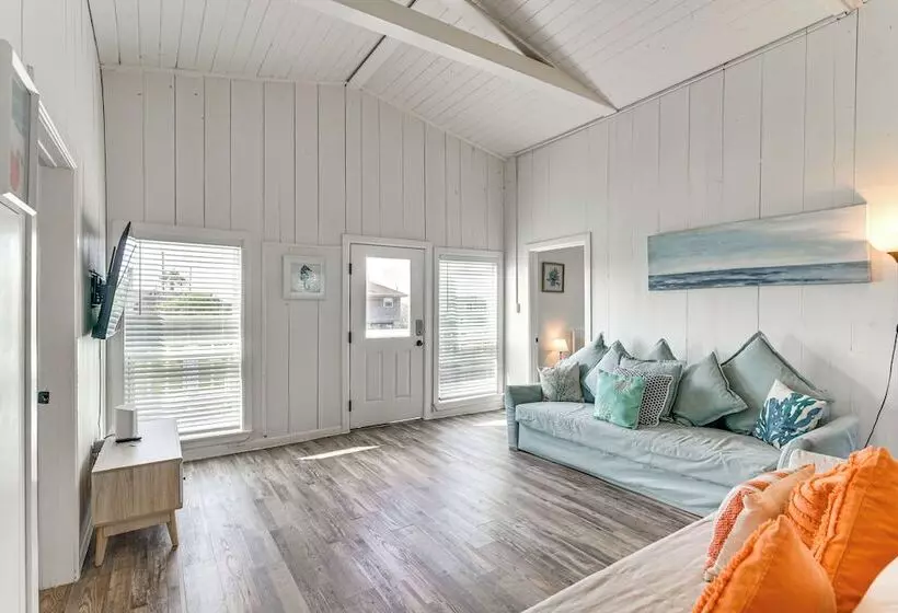 Walk To Beach & State Park: Texas Gulf Coast Home