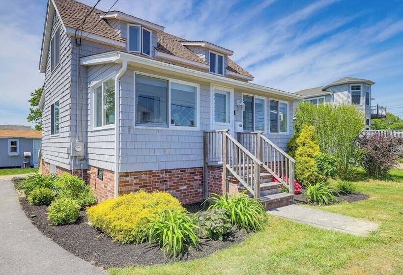Cozy Wells Cottage W/ Deck: Steps To Beach!