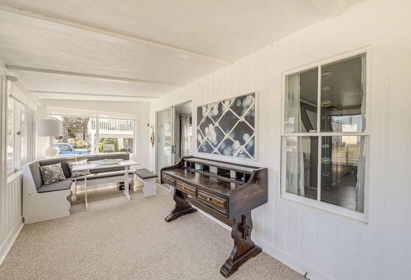 Cozy Wells Cottage W/ Deck: Steps To Beach!